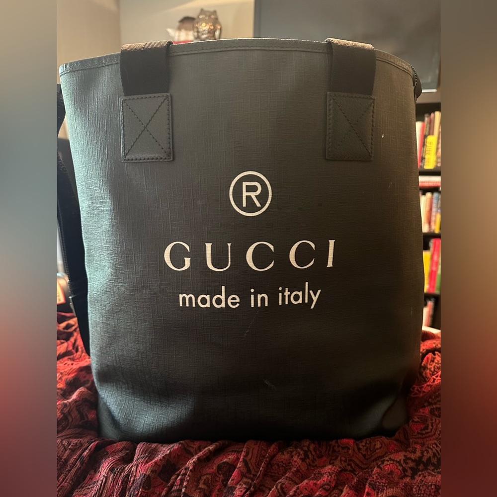 Gucci crossbody tote bag. Also has adjustable thick crossbody strap.